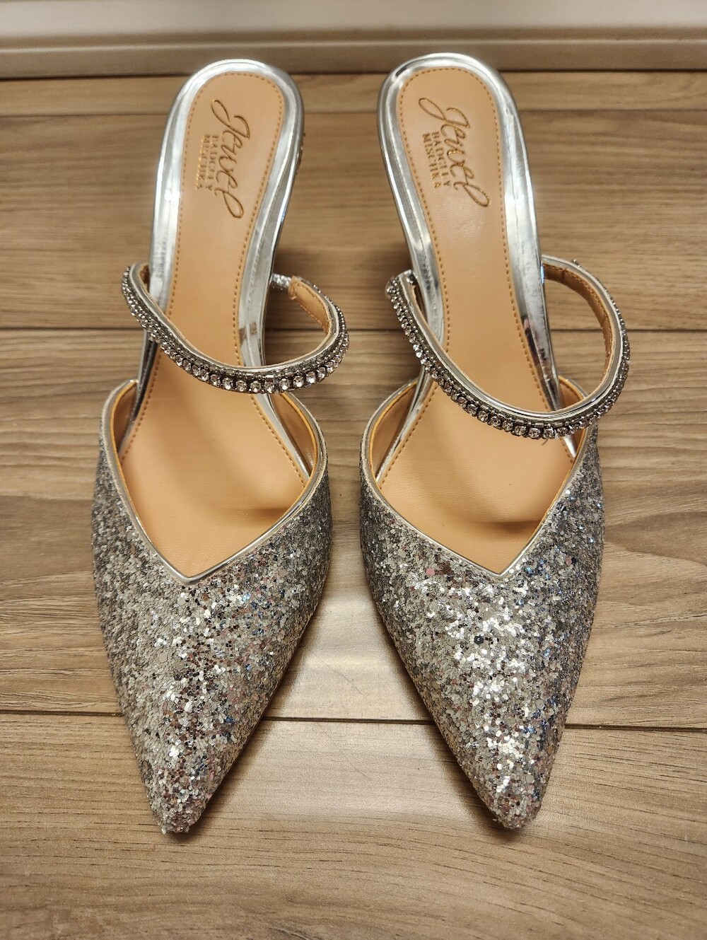Jewel Badgley Mischka Silver Glitter Jan Mules Size 8